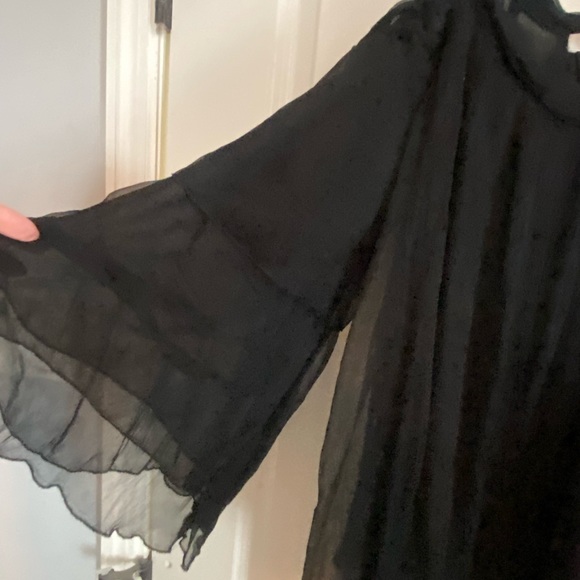 Open Shoulder flowing blouse - Picture 3 of 4